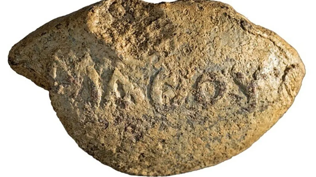 Starověký projektil s nápisem