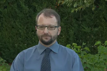 Strany investují do facebookových kampaní až miliony. Více peněz ale neznamená větší vliv, míní politolog Outlý