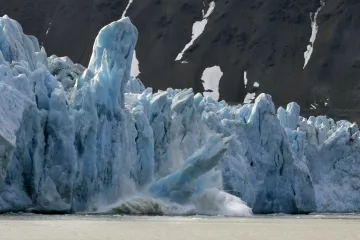 Ledovcový štít na Antarktidě se nezadržitelně bortí