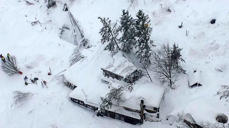 Hotel Rigopiano zavalený lavinou