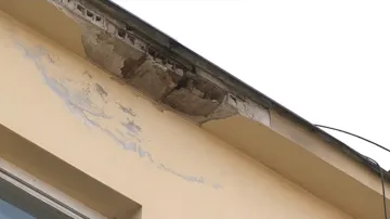 Budova valtické nemocnice chátrá