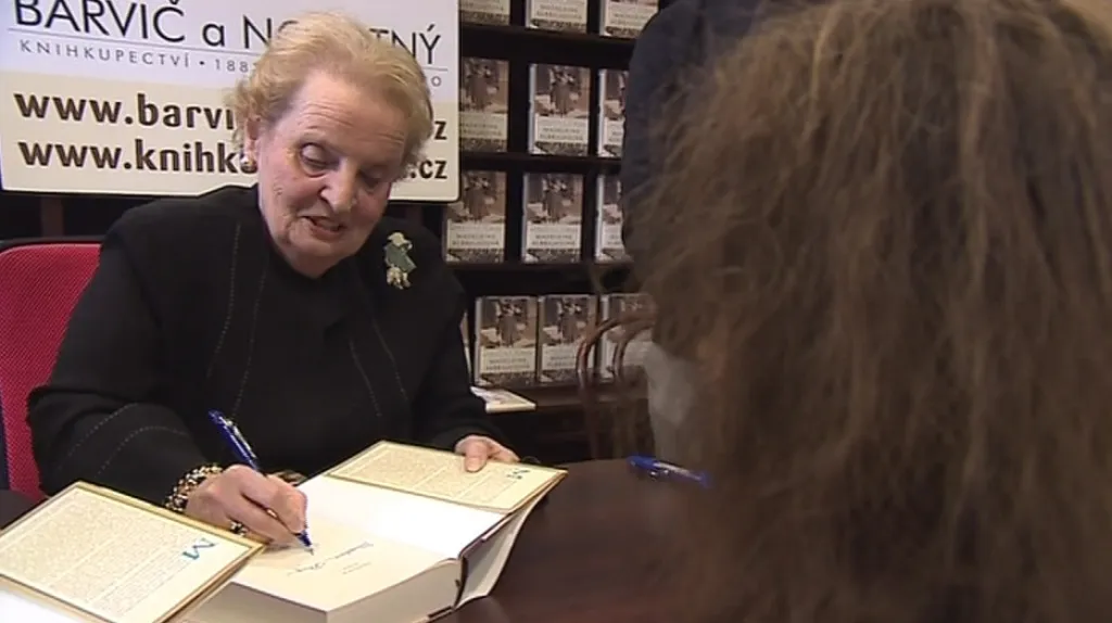 Madeleine Albrightová podepisovala čtenářům svoji nejnovější knihu