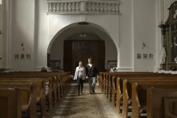 Milenecký vztah, monogamie katolíků i nebinární polykula. Dokument zkoumá podoby lásky