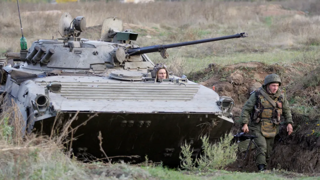 Ruskem podporovaní separatisté u vesnice Petrovskoje
