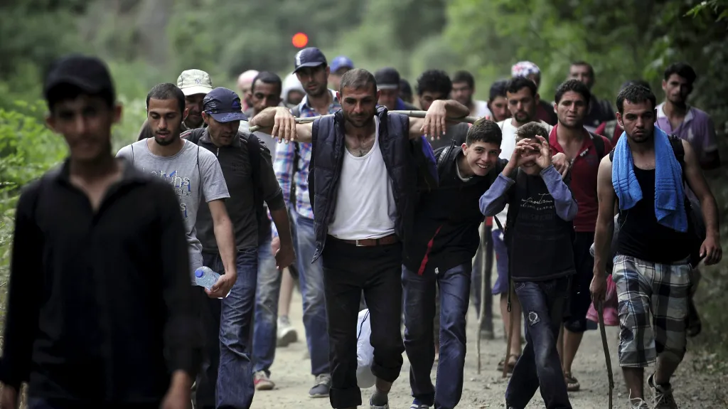Syrští migranti v Makedonii poblíž řecké hranice
