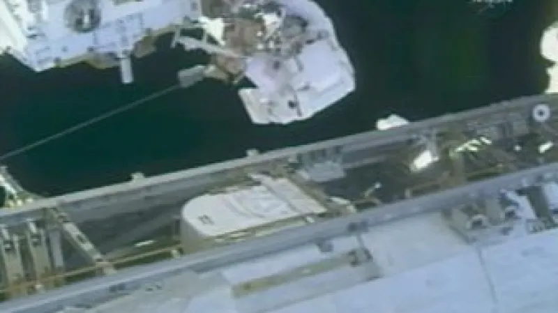 Montáž robota Dextre