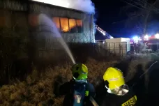 Hasiči zlikvidovali požár haly na Břeclavsku, škoda zřejmě nepřesáhne 10 milionů