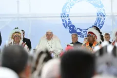Papež se v Kanadě „s hanbou a pokorně“ omluvil za zlo páchané na domorodém obyvatelstvu
