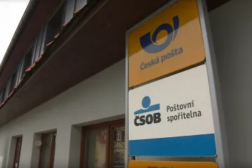 Rok od zavření stovek poboček počet klientů České pošty klesl