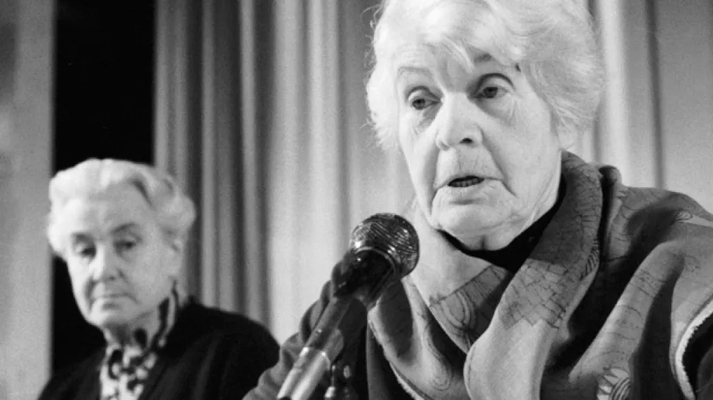 Anna Masaryková (vpravo) se sestrou Herbertou