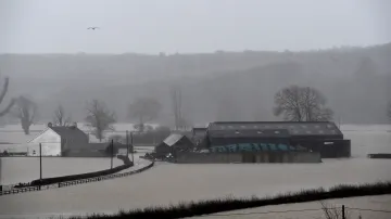 Pohled na pole zatopená poblíž St. Clears v Pembrokeshire, Jižním Walesu, v neděli 16. února 2020