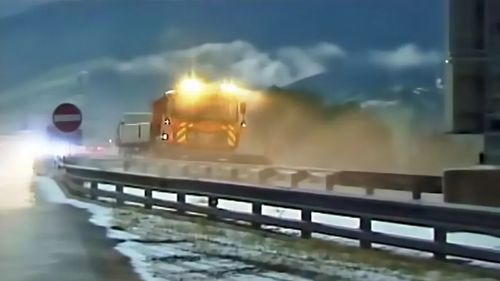 V Rakousku musely vyjet sněžné pluhy