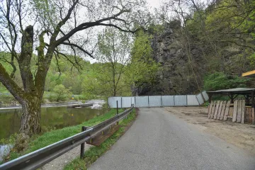 V pondělí začne sanace skály u Krumlova. Práce by se měly stihnout do hlavní vodácké sezony 