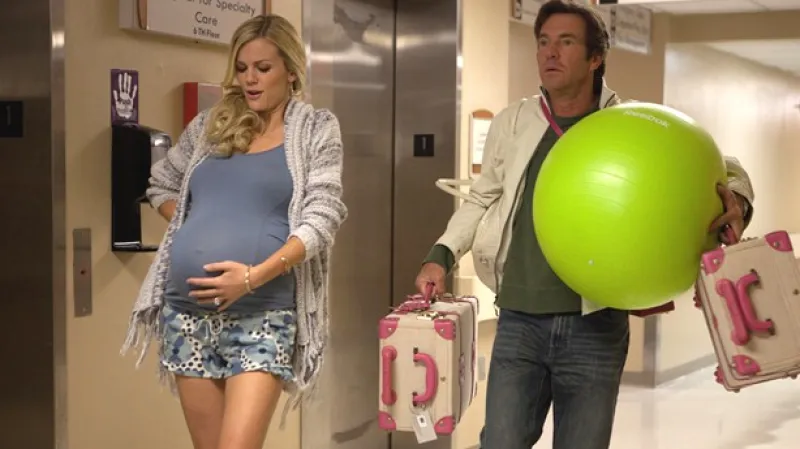 Jak porodit a nezbláznit se - film USA (2012, 110 min.) Režie: Kirk Jones.