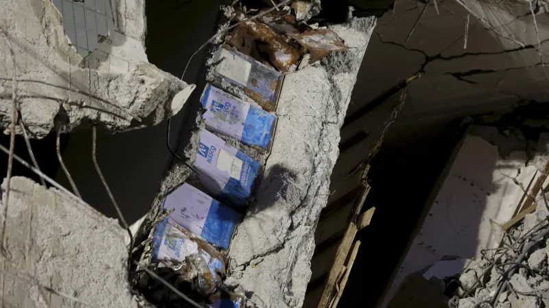 Byly plechovky od oleje použity jako stavební materiál?