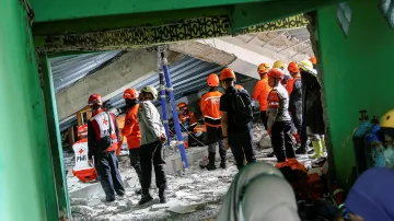 Na východě Jávy se zřítila škola