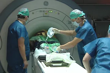 Lékaři stárnou a odcházejí do důchodu. Rodí se plán na „nábor mediků“