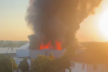 V Čelákovicích se kvůli požáru zbortila hala