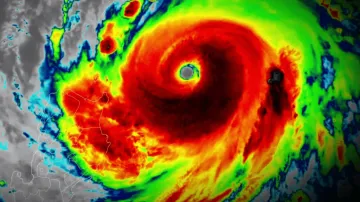 Satelitní snímek tajfunu Ragasa