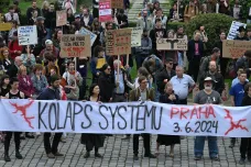 Lidé v centru Prahy demonstrovali za navýšení peněz na vysoké školství