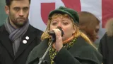 Ilona Švihlíková při projevu na Václavském náměstí