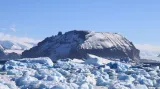 Hromadění ker a ledové tříště na průlivu prince Gustava
