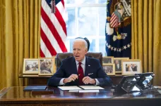 Biden podepsal další sadu dekretů, chce podpořit přístup ke zdravotní péči