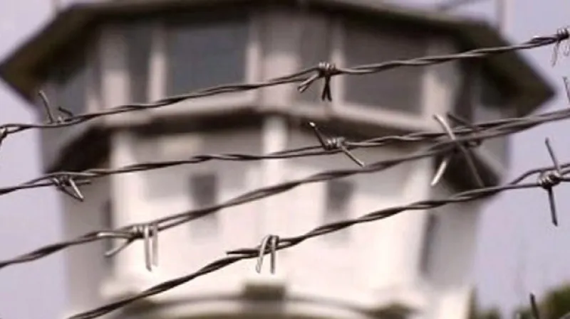 Mödlareuth je vesnice na pomezí Bavorska a Durynska a stejně jako v Berlíně i tady vystavěl komunistický režim vysokou zeď, jež byla hranicí železné opony.