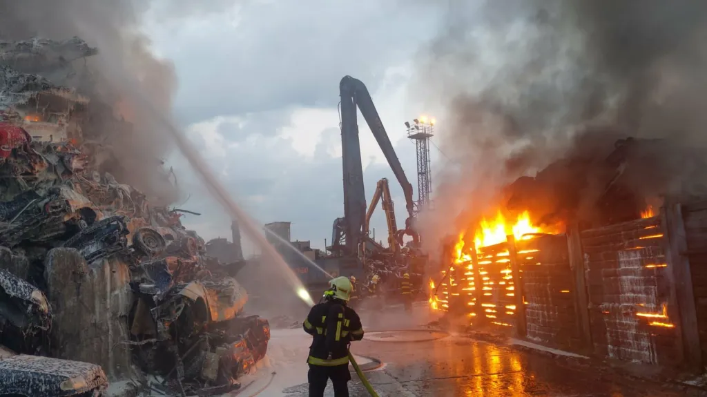 Požár autovrakoviště v Ostravě – Mariánských Horách