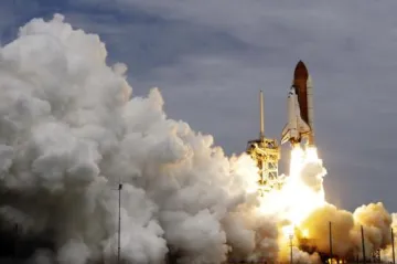 Poslední americký raketoplán odstartoval ke hvězdám