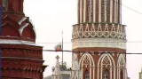 V Kremlu vlaje vlajka na půl žerdi