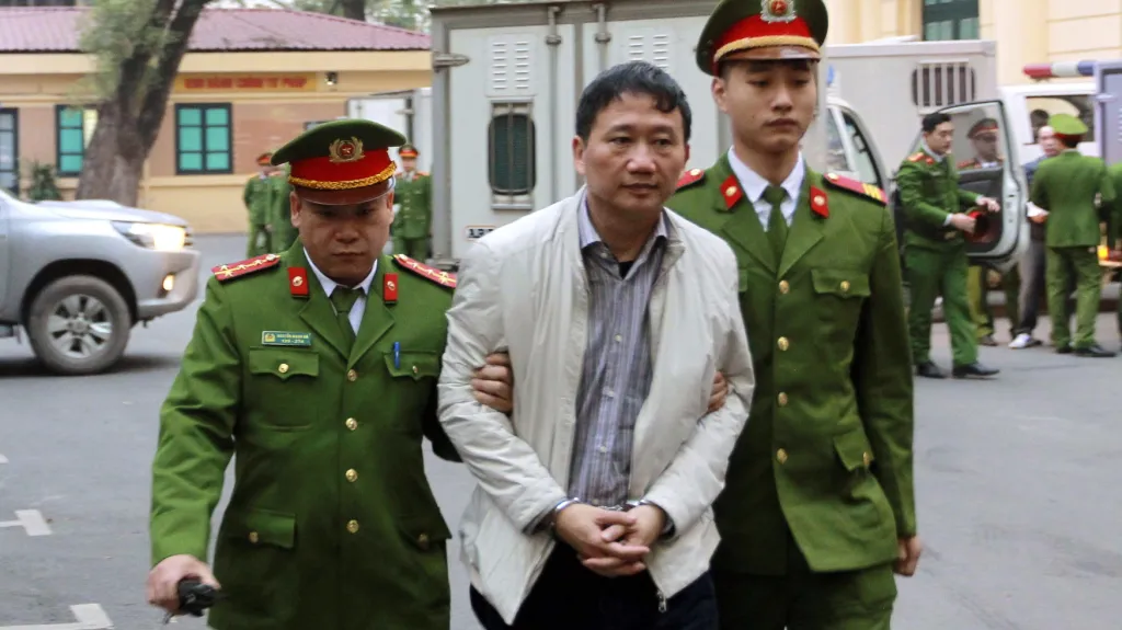 Trinh Xuan Thanh při příchodu k soudu