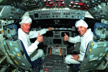 Nejstarší kosmonaut uspěl i na politickém poli