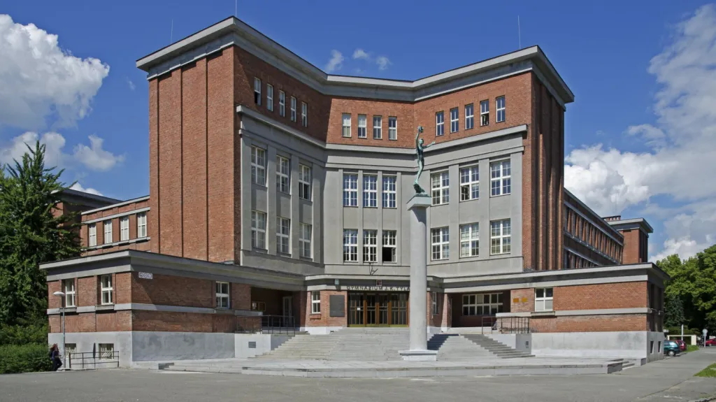 Stavba Josefa Gočára v Hradci Králové