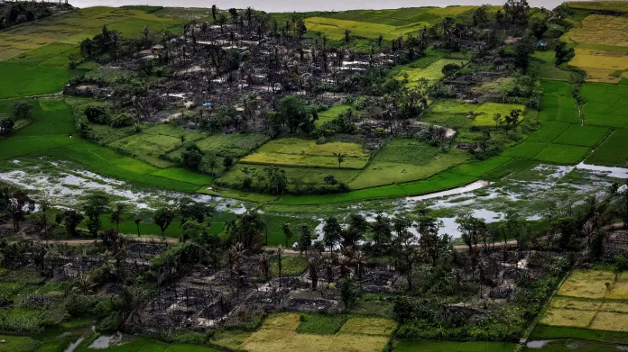 Vypálená vesnice v Arakanském státě