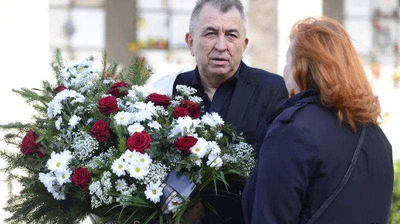 Fero Fenič na pohřbu Věry Chytilové