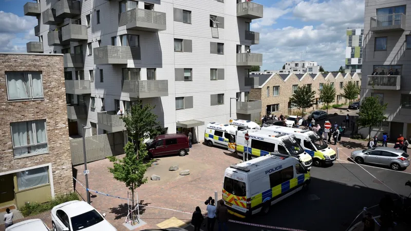Východolondýnský Barking: Policie zasahovala v bytě domnělého spolupachatele