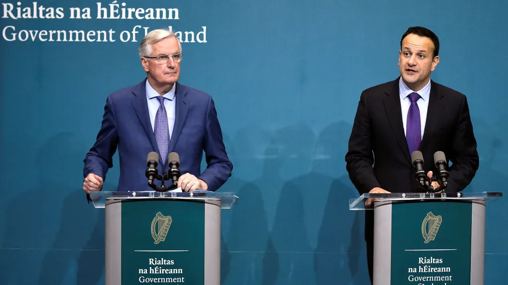 Irský premiér Leo Varadkar s Michelem Barnierem v Dublinu