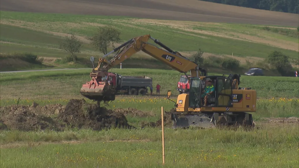 Budování rybníku u Morkůvek