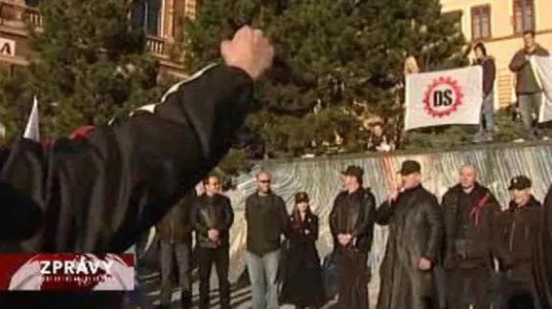 DS zrušena, politici verdikt vítají