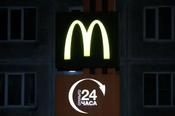 Z Ruska odcházejí ikony globalizace. Provozy zavírá McDonald's, výrobu Coca-Cola