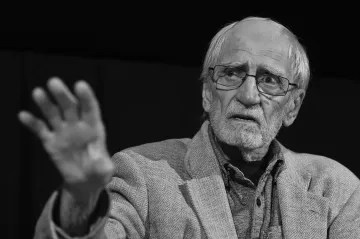 „Byl mužem větru, ne trávy.“ Česko se rozloučilo s Jiřím Stránským