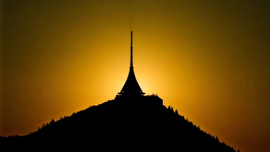 Vysílač a hotel Ještěd