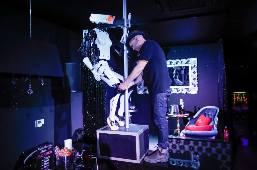 Robotí tanečnice Gilese Walkera