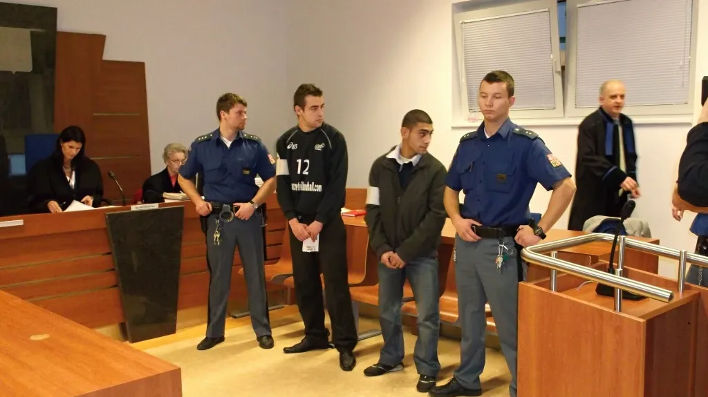 Obžalovaní Bilič a Vavrek před soudem