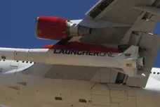 Raketa miliardáře Bransona poprvé doletěla na oběžnou dráhu. Startuje zpod křídla Boeingu