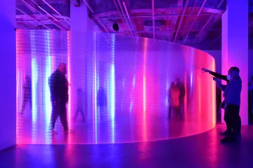 Na výstavách v Olomouci lze ztratit rovnováhu i si zakouřit