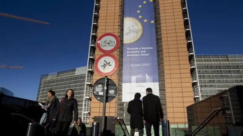 Vláda hledá eurokomisaře