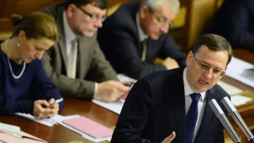 Karel Schwarzenberg a Petr Nečas na schůzi Poslanecké sněmovny