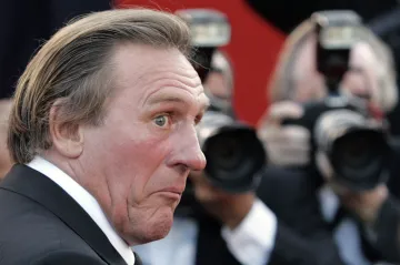 Napřed pas od Putina, teď sexuální narážky v KLDR. Depardieu schytává čím dál větší kritiku
